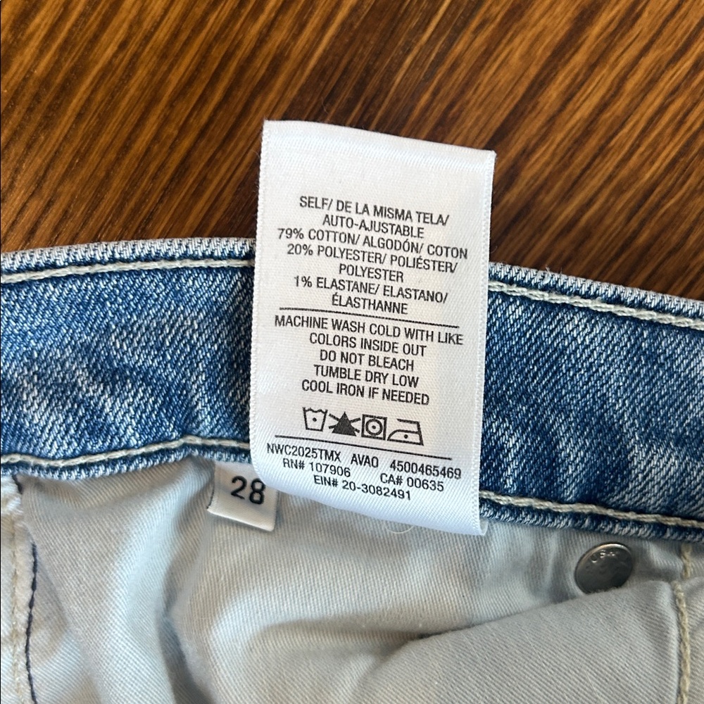 Hudson Krista Straight Cropped Blue Distressed Roll Cuff size 28 - Picture 6 of 10
